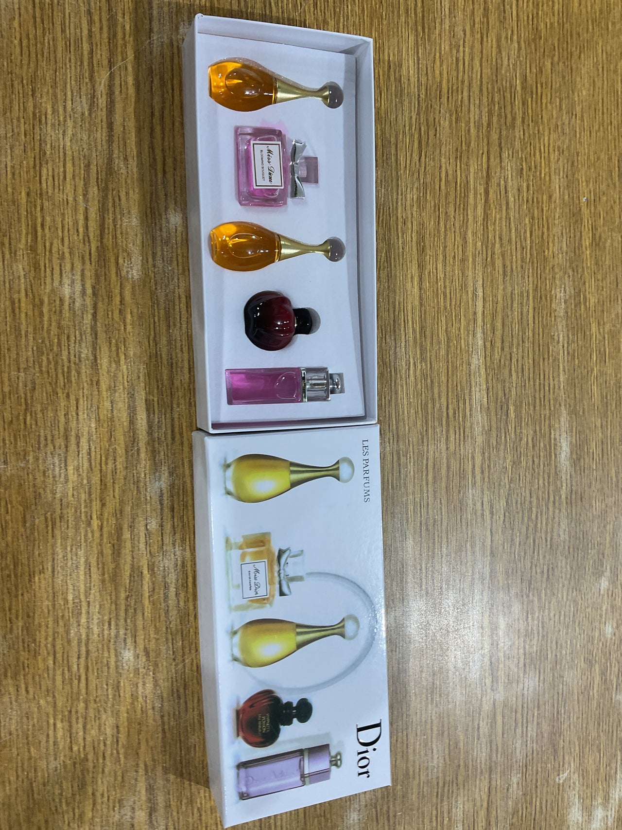 Set perfume