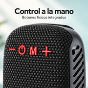 Detalle de los botones físicos y acabado textil de la bocina MOREKA-405